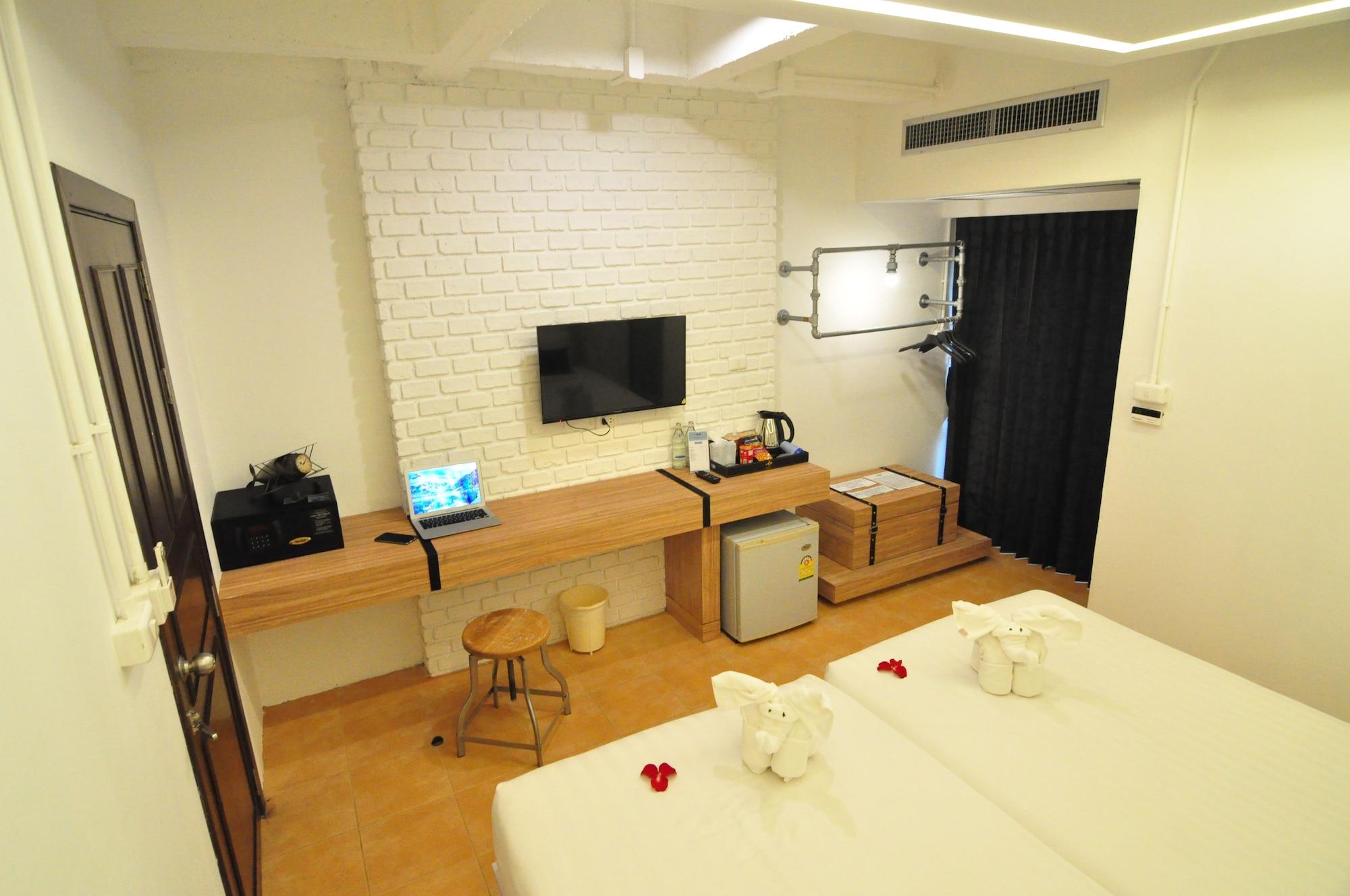 Patong Forty Winks Phuket Hotel מראה חיצוני תמונה