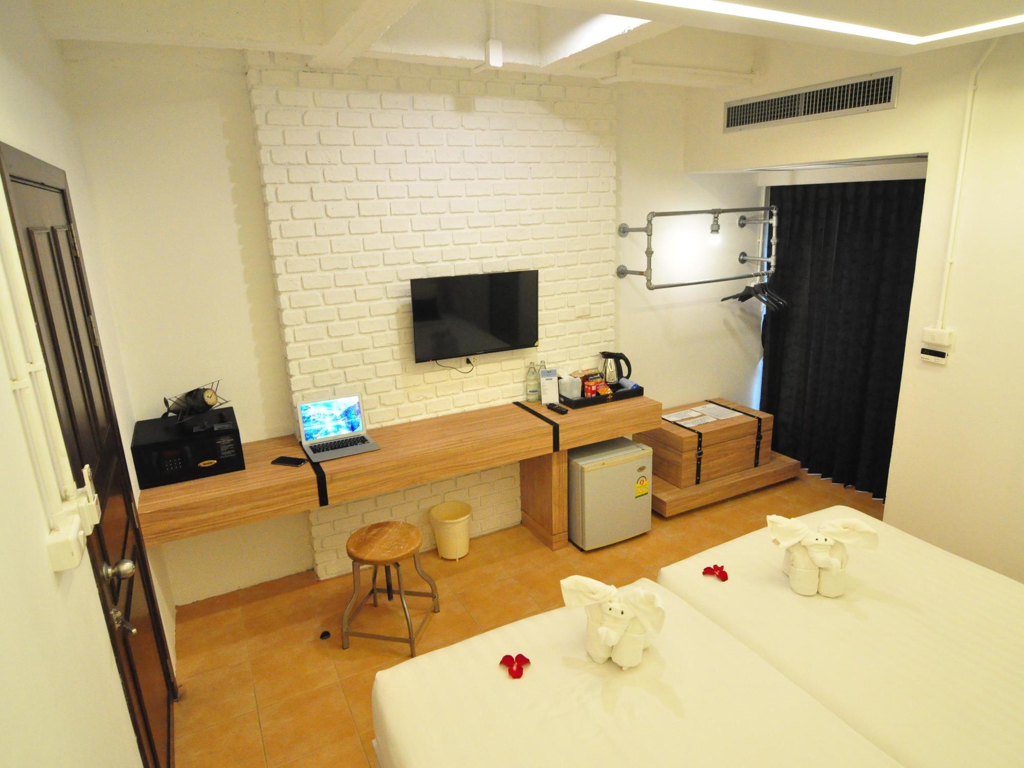 Patong Forty Winks Phuket Hotel מראה חיצוני תמונה